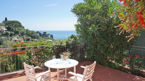 Spring, View (from property/room), Balcony/Terrace, Dining area, Sea view