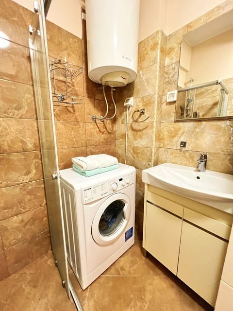 Shower, Bathroom, towels, washing machine, dryer