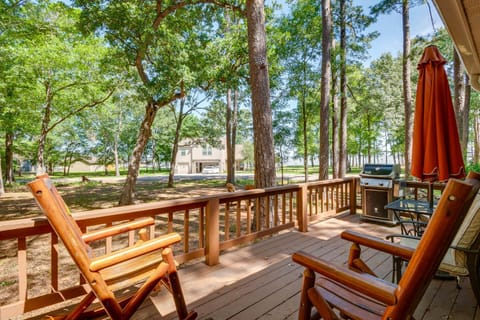 Cape Royale Home with Deck - Walk to Lake Livingston House in Lake Livingston