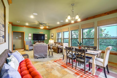 Pet-Friendly Granbury Home with Lake Access and Grill! Casa in Granbury