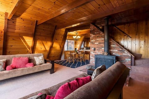 Picturesque A-Frame Cabin with Spectacular Views Maison in Idyllwild-Pine Cove