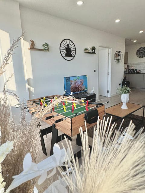 Game Room, TV and multimedia, Living room, Seating area, Dining area, Evening entertainment