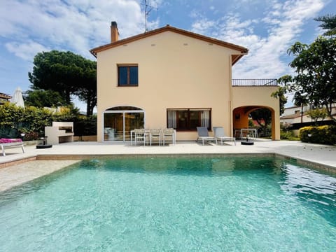 Casa Hermanos by Costabravaway House in Baix Empordà