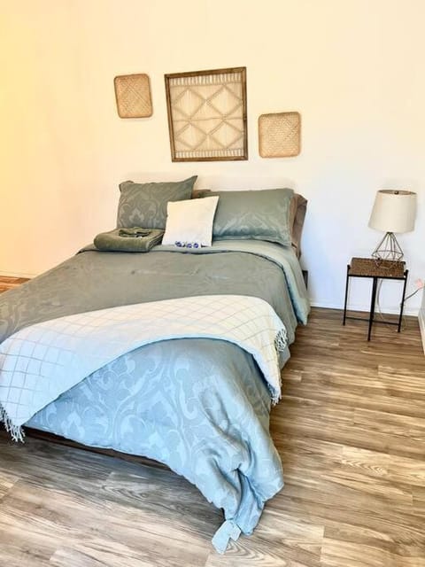 Remodeled Oasis Apartamento in Visalia