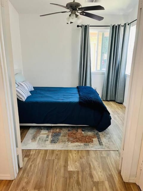 Remodeled Oasis Apartamento in Visalia