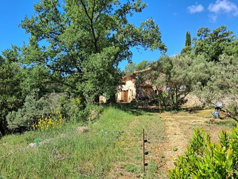 Chambre dans un bastidon provençal Location de vacances in Salernes