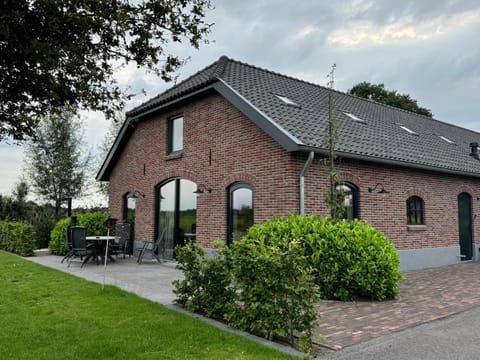 Property building, Day, Balcony/Terrace, Garden view