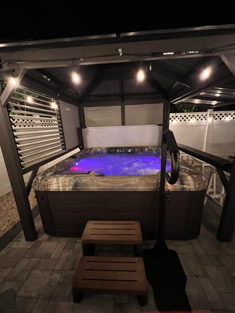 Night, Hot Tub