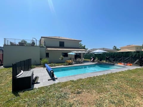 Pool view, Swimming pool, sunbed