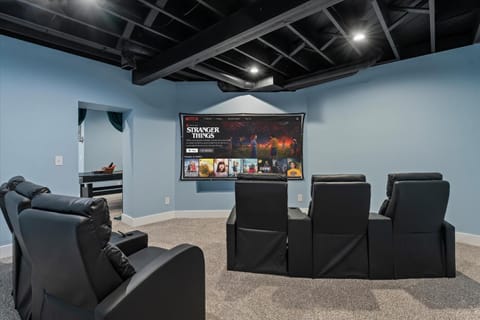 Communal lounge/ TV room, TV and multimedia, Seating area, Evening entertainment