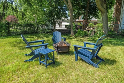 Patio, Day, Natural landscape, Seating area, Garden view