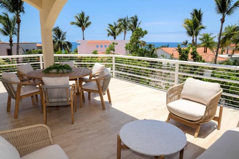 Natural landscape, Balcony/Terrace, Dining area