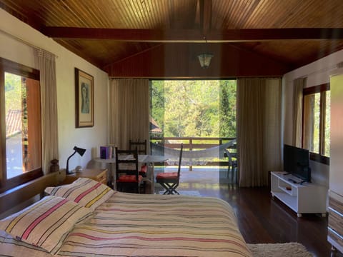 Bed, TV and multimedia, Living room, Photo of the whole room, Dining area, Bedroom