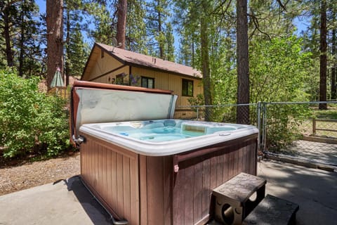 Charming Big Bear Cabin Chalet in Big Bear