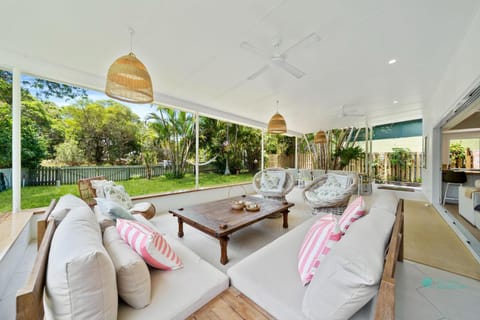 Home on Home by Discover Stradbroke House in Point Lookout