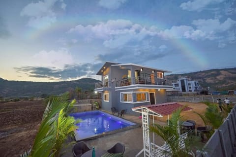 Property building, Day, Natural landscape, Mountain view, Pool view, Swimming pool, sunbed