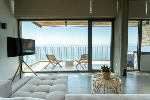 Patio, TV and multimedia, View (from property/room), Living room, Seating area, Sea view