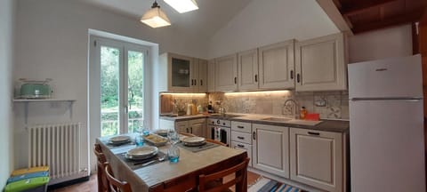 Kitchen or kitchenette, Dining area, dishwasher, oven, stove