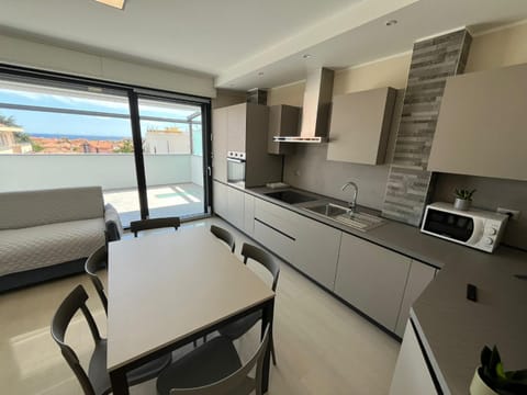 Kitchen or kitchenette, Living room