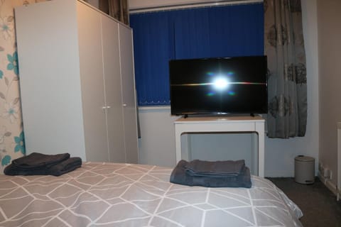 Bed, TV and multimedia, towels