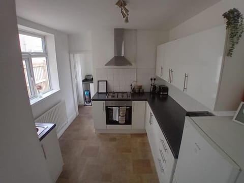 Large Family Home Central Location 3 Double Bedrooms and 1 Single Bedroom House in Cardiff