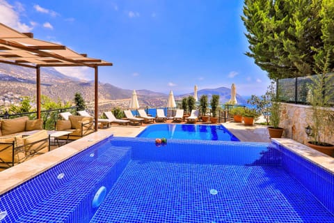 Day, Natural landscape, Mountain view, Pool view, Swimming pool, sunbed