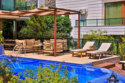 Property building, Patio, Day, Natural landscape, Garden, Seating area, Garden view, Pool view, Swimming pool, sunbed