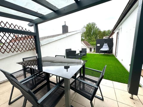 Patio, Garden, Balcony/Terrace, Seating area, Dining area