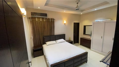 Bed, Photo of the whole room, Bedroom, air conditioner