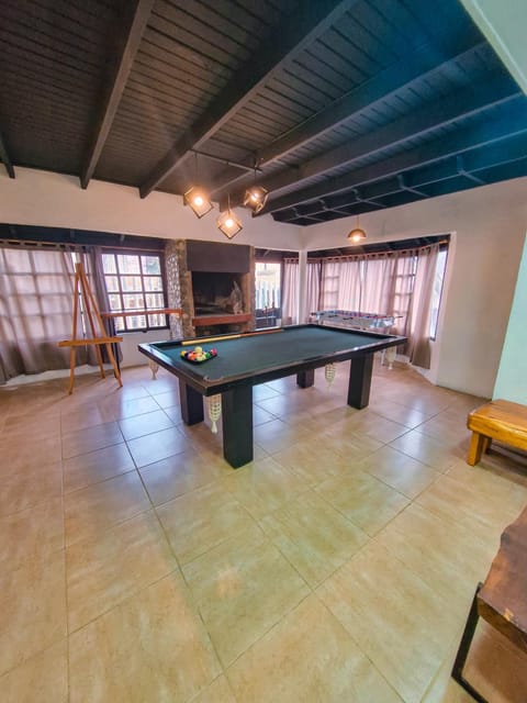 Billiard, Game Room