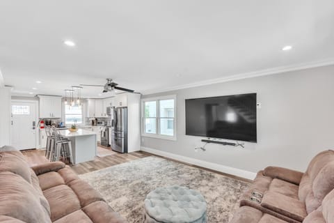 Ultimate Belmar Beach Getaway - Sleeps 10 home Haus in Belmar