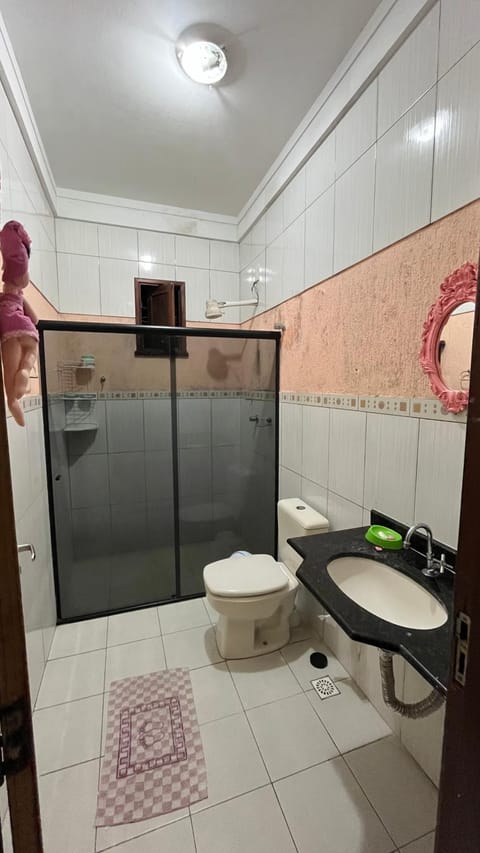 Shower, Toilet