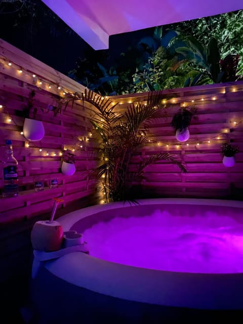 Night, Hot Tub