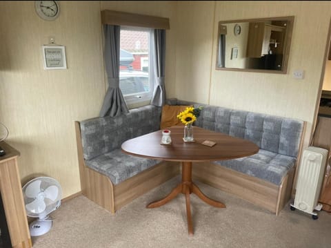 3 bedroom static caravan with sea view in Clarach Bay Holiday Village Abi horizon House in Tirymynach