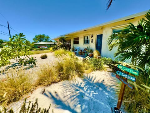 Nereidas Cottage for people who love the water Casa in Riviera Beach