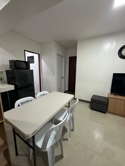 2BR Bangkal Entire Airconditioned Apartment, Sleeps 4 Apartment in Davao City