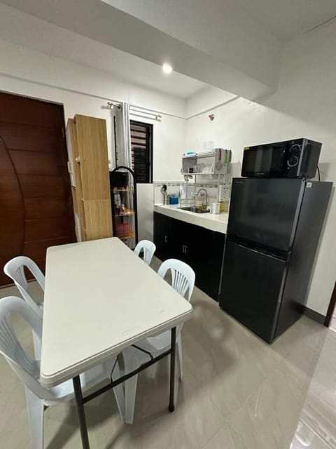 2BR Bangkal Entire Airconditioned Apartment, Sleeps 4 Apartment in Davao City