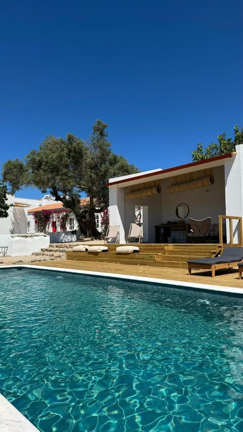 Pool view, Swimming pool, sunbed