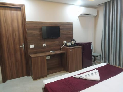 Communal lounge/ TV room, Bed, TV and multimedia, Photo of the whole room, Bedroom, wardrobe, air conditioner