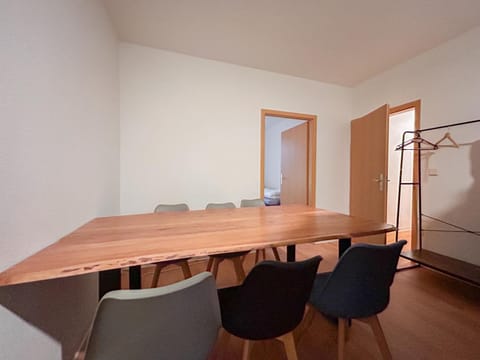 3 Zimmer, Balkon, 4k TV, Disney Plus Apartment in Magdeburg