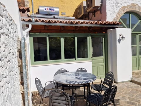 Patio, Dining area