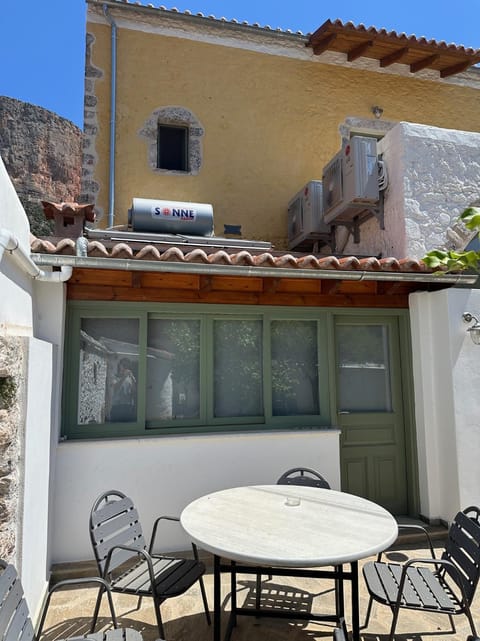 Patio, Dining area