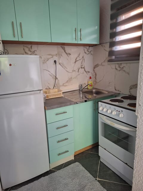 Kitchen or kitchenette, oven, stove