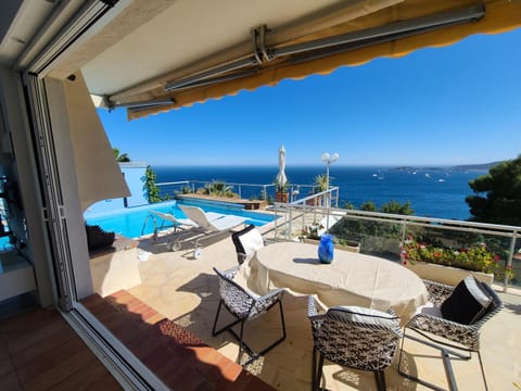 View (from property/room), Balcony/Terrace, Dining area, Pool view, Sea view, Swimming pool, sunbed