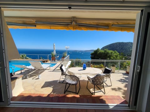 Eze sur mer - vue Saint Jean Cap Ferrat Villa in Eze