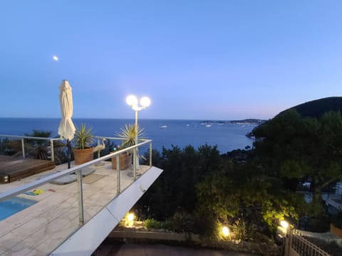 Eze sur mer - vue Saint Jean Cap Ferrat Villa in Eze