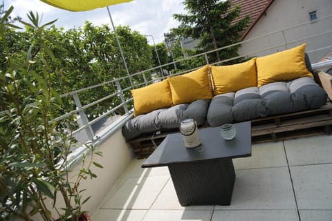 Day, Balcony/Terrace, Seating area