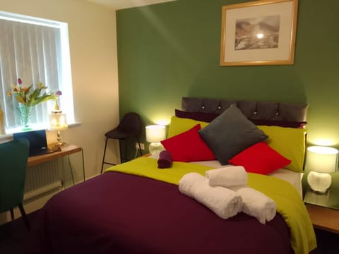 Inviting 4 bedroom apartment in walsall Hotel in Walsall