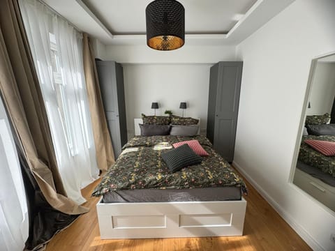 Bed, Photo of the whole room, Bedroom, wardrobe