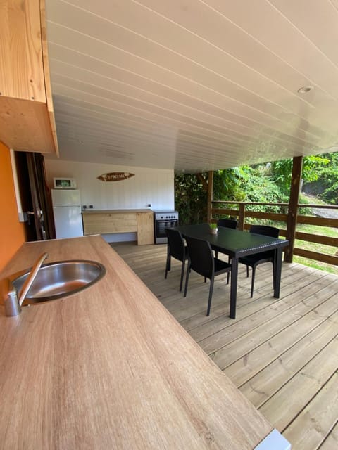 Patio, Kitchen or kitchenette, Dining area